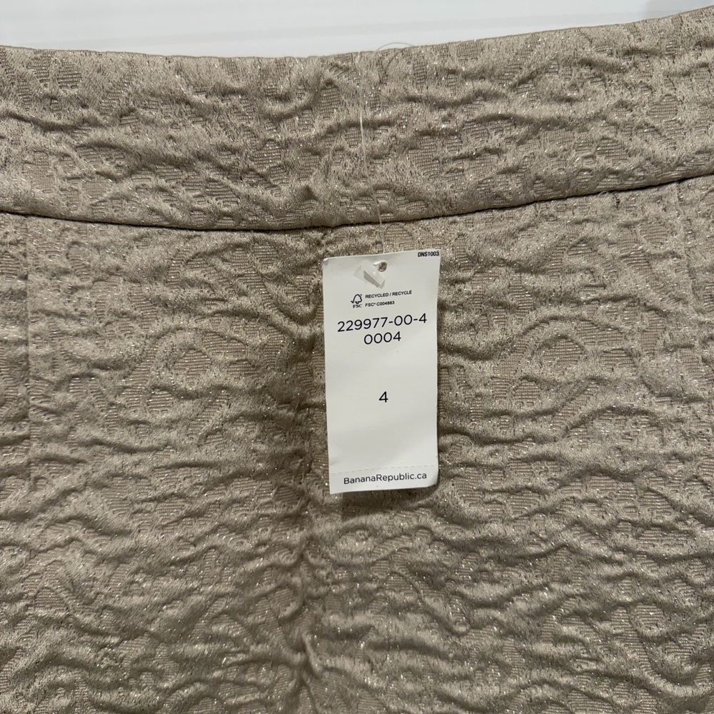 Banana Republic Jacquard Gold Shimmer Pencil Skirt. - Picture 4 of 10